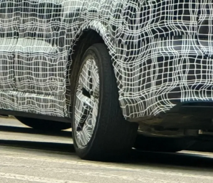 Экстерьер нового Lixiang L9 2026 модельного года - уже можно смело судить что его дизайн изменится не существенно, при этом сохранив стиль нынешнего поколения L9.