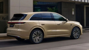 Новый Li Auto L6 уже поступил в дилерские центры, и начался приём заказов, официальные продажи L6 начнутся 16 июля 2026 года.