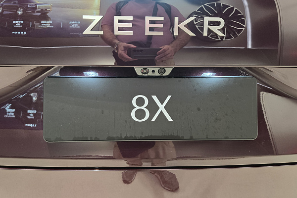 Открыт приём заказов на автомобили Zeekr 8x