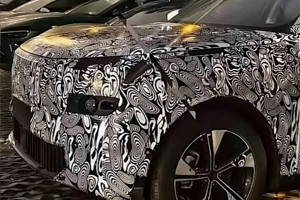 Фотографии, на которых изображен совершенно новый замаскированный внедорожник от бренда Lynk & Co - Lynk & Co 800.