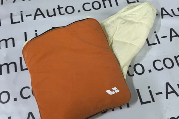 Брендированный плед - подушка LIXIANG